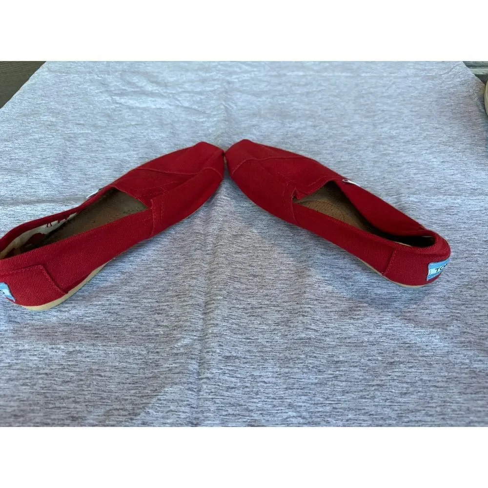 Toms red very